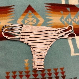 Acacia maui bottoms small
